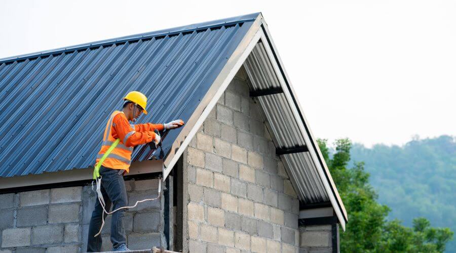 Professional gutter cleaning in Kelseyville, CA